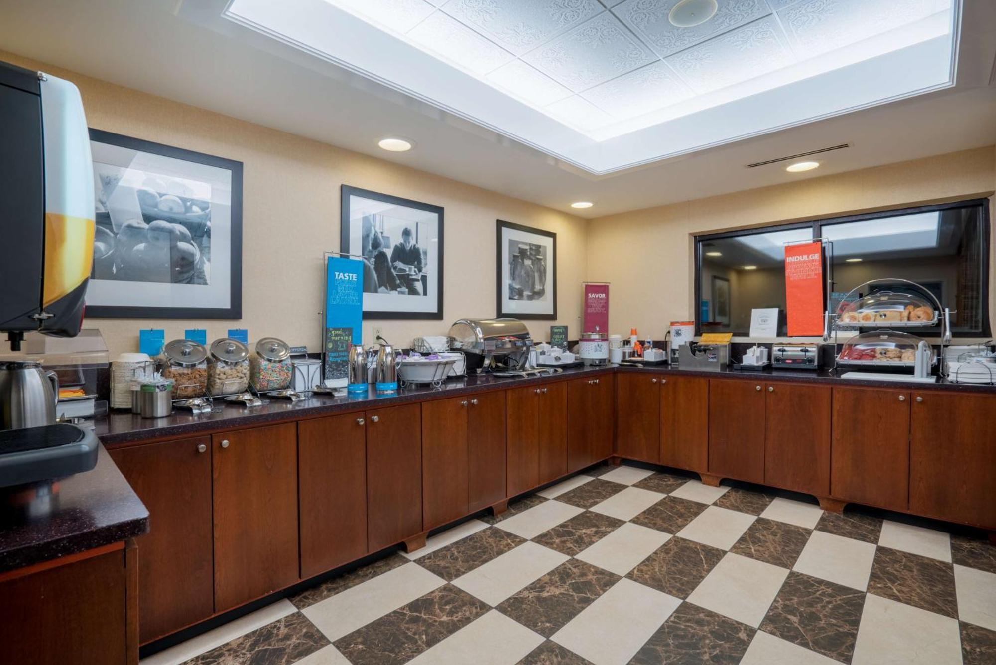 Hampton Inn Frostburg Bagian luar foto