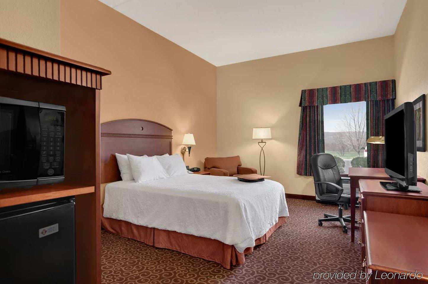 Hampton Inn Frostburg Bagian luar foto