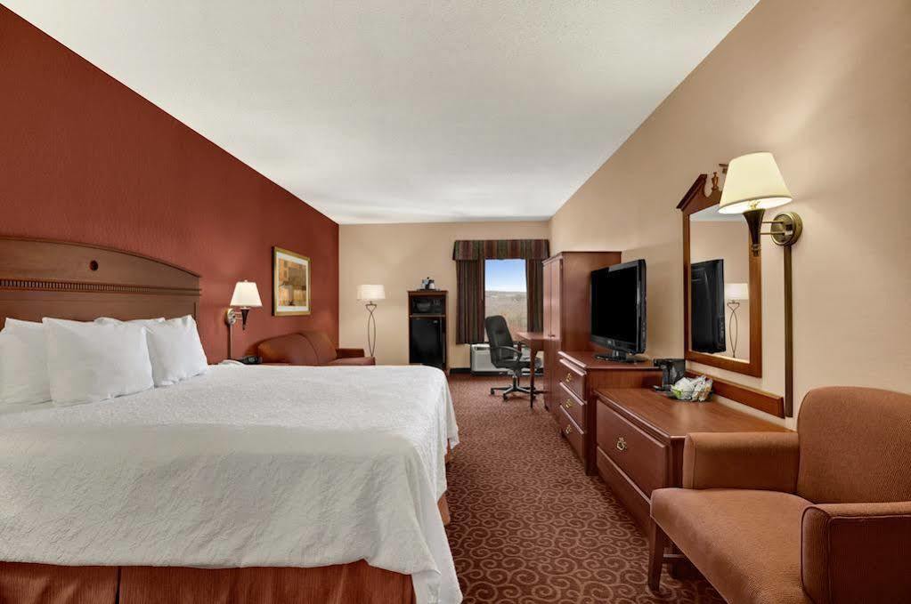 Hampton Inn Frostburg Bagian luar foto