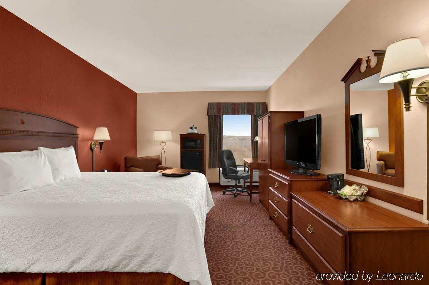 Hampton Inn Frostburg Bagian luar foto
